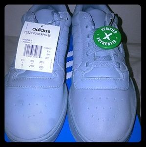 Selling yeezy Powerphase size 9